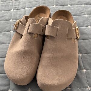 Elegant greyish tan Suede Mules with Gold Buckle